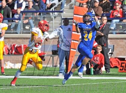 Thumbnail 3 in S & S Consolidated vs. Leonard (UIL 2A Regional Semifinal) photogallery.