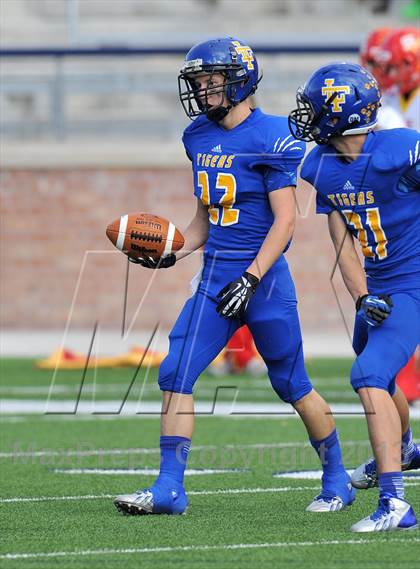Thumbnail 1 in S & S Consolidated vs. Leonard (UIL 2A Regional Semifinal) photogallery.