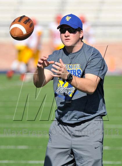 Thumbnail 1 in S & S Consolidated vs. Leonard (UIL 2A Regional Semifinal) photogallery.