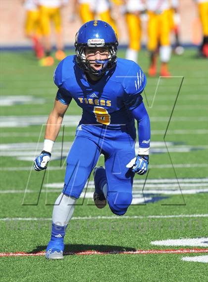 Thumbnail 1 in S & S Consolidated vs. Leonard (UIL 2A Regional Semifinal) photogallery.
