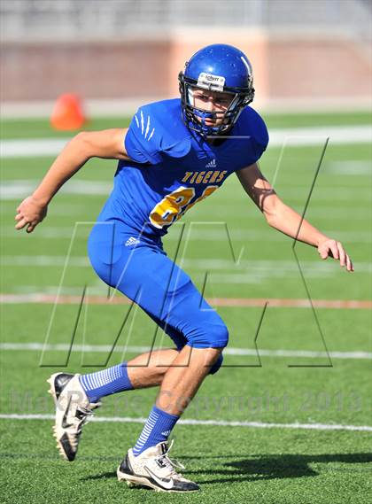 Thumbnail 2 in S & S Consolidated vs. Leonard (UIL 2A Regional Semifinal) photogallery.