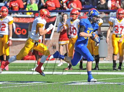 Thumbnail 2 in S & S Consolidated vs. Leonard (UIL 2A Regional Semifinal) photogallery.