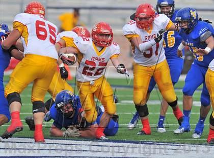 Thumbnail 2 in S & S Consolidated vs. Leonard (UIL 2A Regional Semifinal) photogallery.