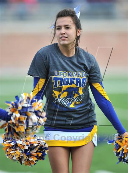 Thumbnail 3 in S & S Consolidated vs. Leonard (UIL 2A Regional Semifinal) photogallery.