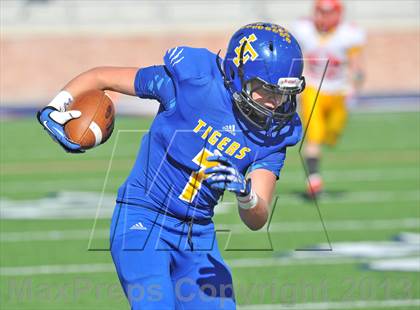 Thumbnail 1 in S & S Consolidated vs. Leonard (UIL 2A Regional Semifinal) photogallery.