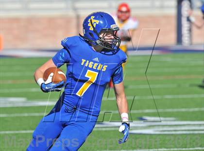 Thumbnail 1 in S & S Consolidated vs. Leonard (UIL 2A Regional Semifinal) photogallery.
