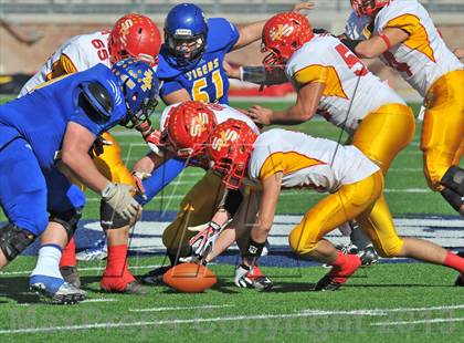 Thumbnail 2 in S & S Consolidated vs. Leonard (UIL 2A Regional Semifinal) photogallery.
