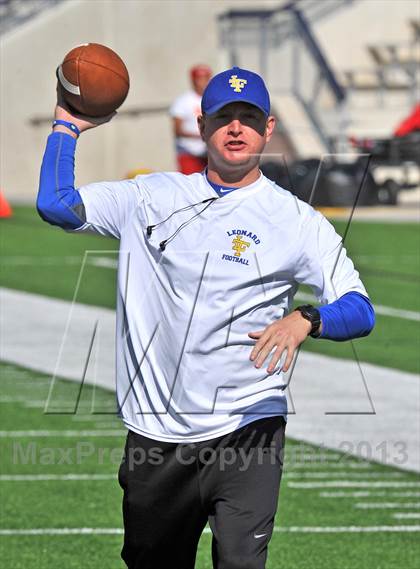 Thumbnail 3 in S & S Consolidated vs. Leonard (UIL 2A Regional Semifinal) photogallery.