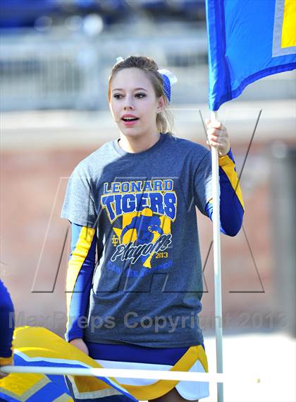 Thumbnail 2 in S & S Consolidated vs. Leonard (UIL 2A Regional Semifinal) photogallery.
