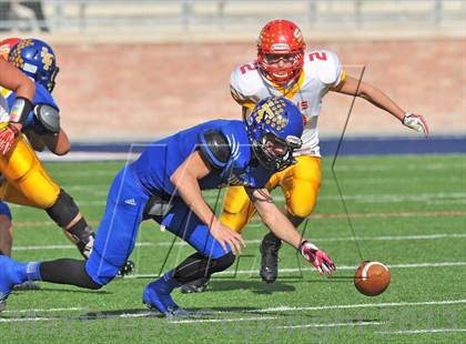 Thumbnail 3 in S & S Consolidated vs. Leonard (UIL 2A Regional Semifinal) photogallery.
