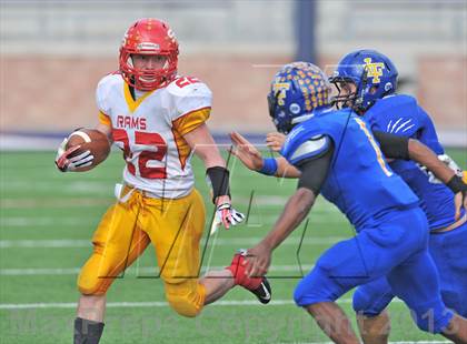 Thumbnail 2 in S & S Consolidated vs. Leonard (UIL 2A Regional Semifinal) photogallery.