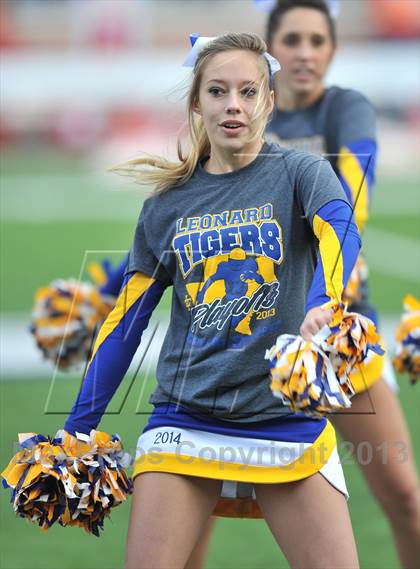 Thumbnail 1 in S & S Consolidated vs. Leonard (UIL 2A Regional Semifinal) photogallery.