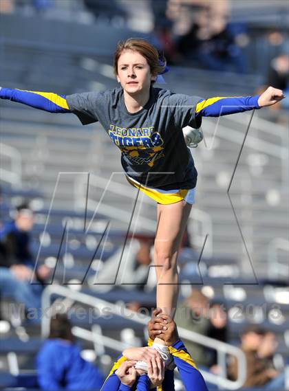 Thumbnail 3 in S & S Consolidated vs. Leonard (UIL 2A Regional Semifinal) photogallery.