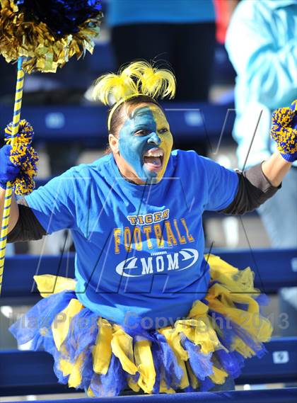 Thumbnail 3 in S & S Consolidated vs. Leonard (UIL 2A Regional Semifinal) photogallery.