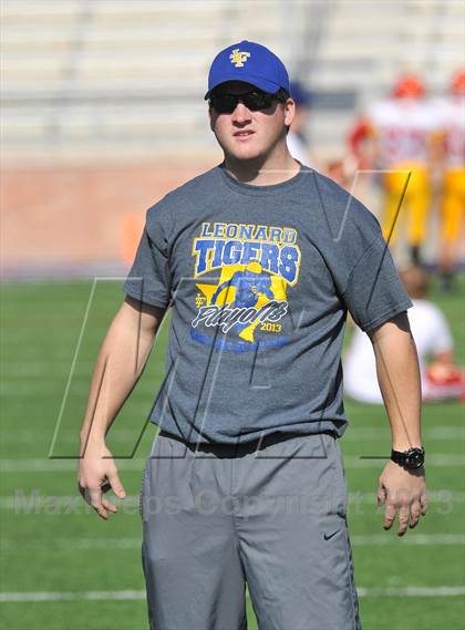 Thumbnail 3 in S & S Consolidated vs. Leonard (UIL 2A Regional Semifinal) photogallery.
