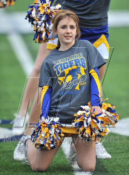 Thumbnail 2 in S & S Consolidated vs. Leonard (UIL 2A Regional Semifinal) photogallery.