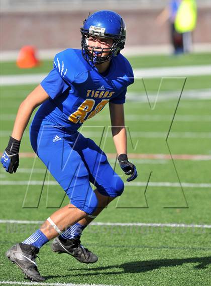 Thumbnail 3 in S & S Consolidated vs. Leonard (UIL 2A Regional Semifinal) photogallery.