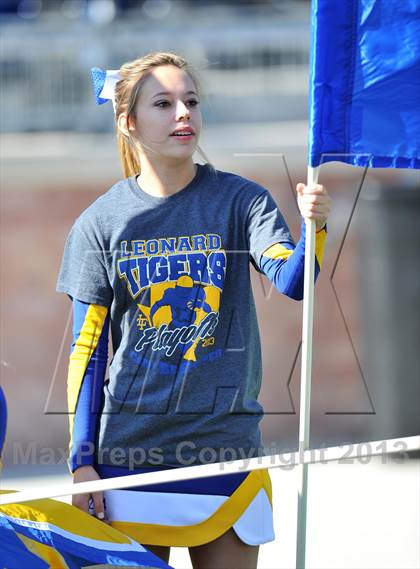 Thumbnail 3 in S & S Consolidated vs. Leonard (UIL 2A Regional Semifinal) photogallery.