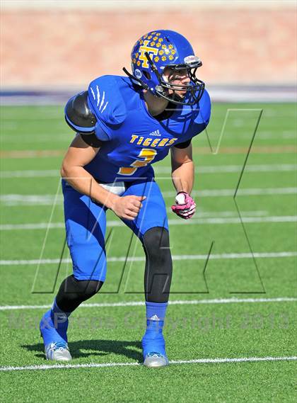 Thumbnail 3 in S & S Consolidated vs. Leonard (UIL 2A Regional Semifinal) photogallery.