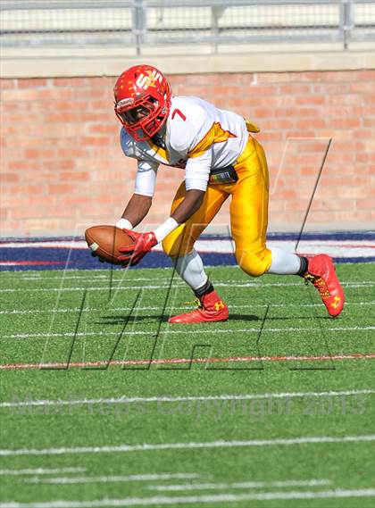 Thumbnail 2 in S & S Consolidated vs. Leonard (UIL 2A Regional Semifinal) photogallery.