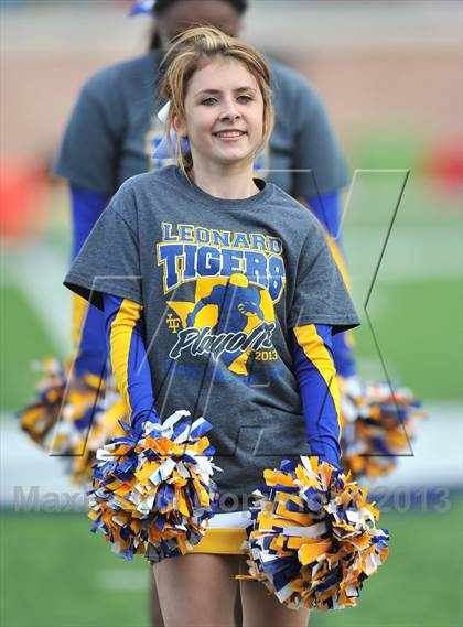 Thumbnail 1 in S & S Consolidated vs. Leonard (UIL 2A Regional Semifinal) photogallery.
