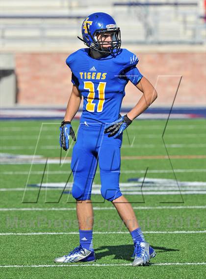 Thumbnail 2 in S & S Consolidated vs. Leonard (UIL 2A Regional Semifinal) photogallery.