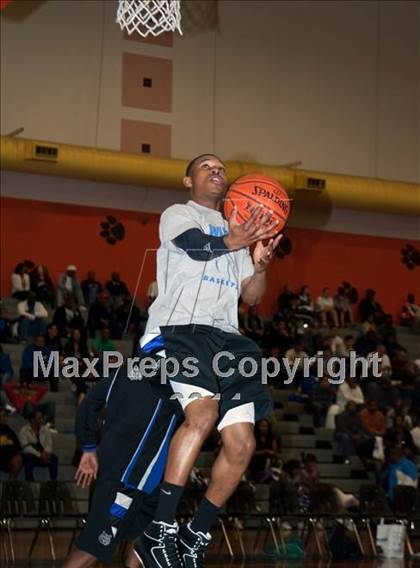 Thumbnail 2 in Oakland vs. Castro Valley (CIF State NorCal D1 Semifinal) photogallery.