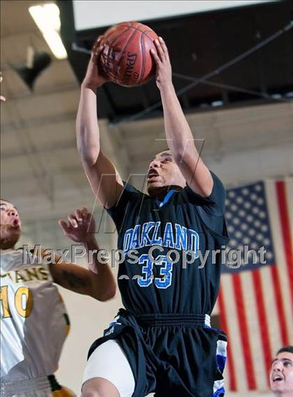 Thumbnail 2 in Oakland vs. Castro Valley (CIF State NorCal D1 Semifinal) photogallery.