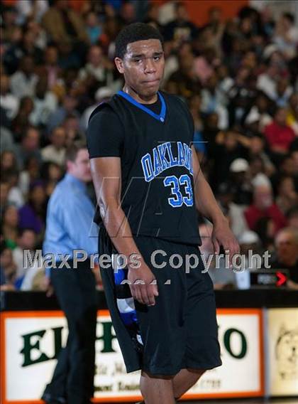 Thumbnail 2 in Oakland vs. Castro Valley (CIF State NorCal D1 Semifinal) photogallery.