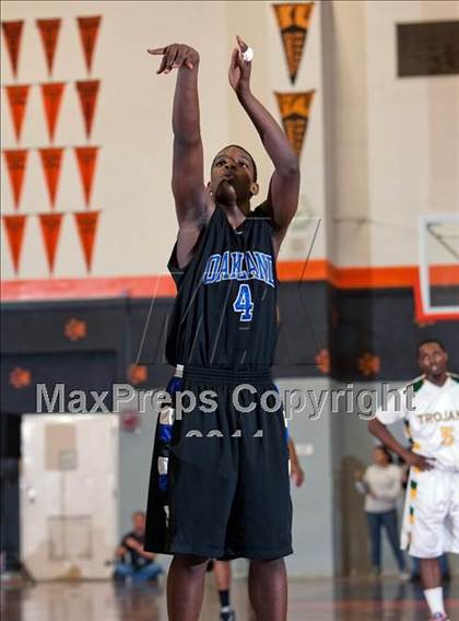 Thumbnail 3 in Oakland vs. Castro Valley (CIF State NorCal D1 Semifinal) photogallery.