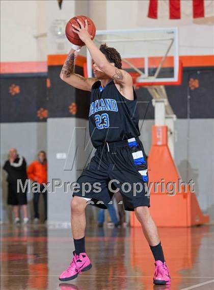 Thumbnail 2 in Oakland vs. Castro Valley (CIF State NorCal D1 Semifinal) photogallery.