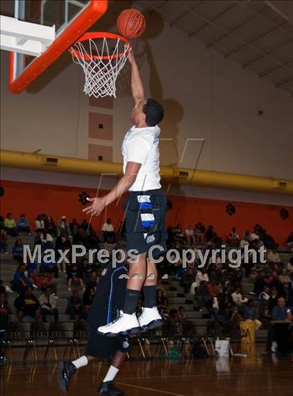 Thumbnail 1 in Oakland vs. Castro Valley (CIF State NorCal D1 Semifinal) photogallery.