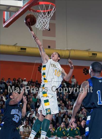 Thumbnail 1 in Oakland vs. Castro Valley (CIF State NorCal D1 Semifinal) photogallery.