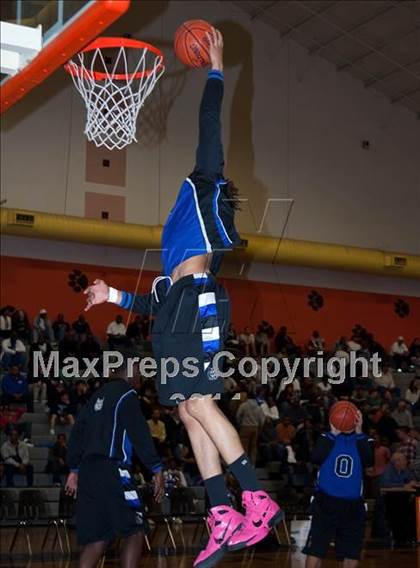 Thumbnail 3 in Oakland vs. Castro Valley (CIF State NorCal D1 Semifinal) photogallery.