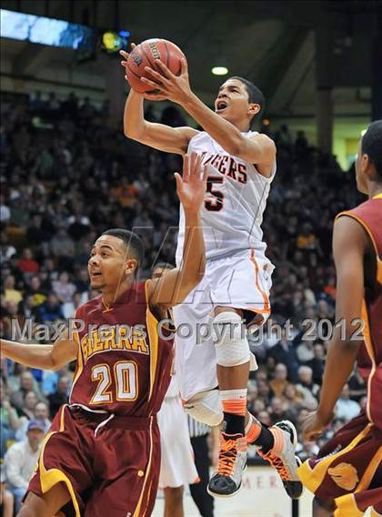 Thumbnail 1 in Lewis-Palmer vs. Sierra (CHSAA 4A Final) photogallery.