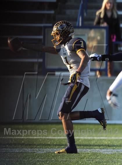 Thumbnail 2 in Hylton vs. Ocean Lakes (VHSL 3A D6 Semifinal) photogallery.