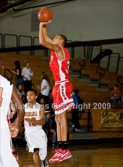 Thumbnail 1 in Dobie vs. Crosby (McDonalds Texas Invitational) photogallery.