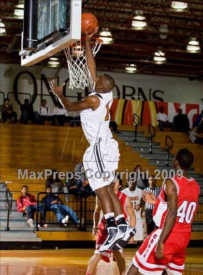 Thumbnail 1 in Dobie vs. Crosby (McDonalds Texas Invitational) photogallery.