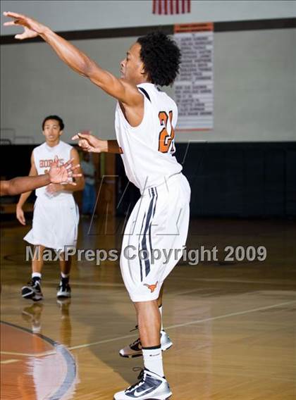 Thumbnail 2 in Dobie vs. Crosby (McDonalds Texas Invitational) photogallery.