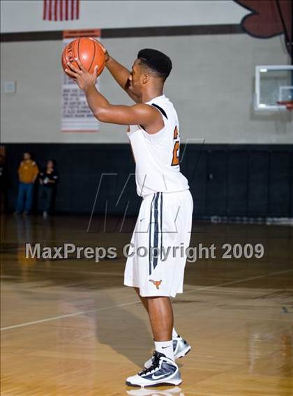 Thumbnail 2 in Dobie vs. Crosby (McDonalds Texas Invitational) photogallery.