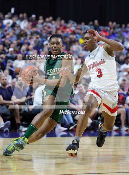 Thumbnail 2 in Lake Highlands vs. DeSoto (UIL 6A Basketball State Semifinal) photogallery.