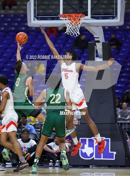 Thumbnail 3 in Lake Highlands vs. DeSoto (UIL 6A Basketball State Semifinal) photogallery.
