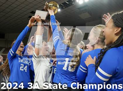 Thumbnail 2 in Valley Christian vs. Seton Catholic (AIA-3A Awards) photogallery.