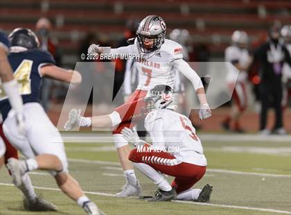 Thumbnail 3 in Loveland vs. Palmer Ridge (CHSAA 4A State Championship) photogallery.