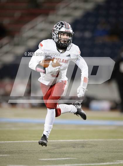 Thumbnail 3 in Loveland vs. Palmer Ridge (CHSAA 4A State Championship) photogallery.