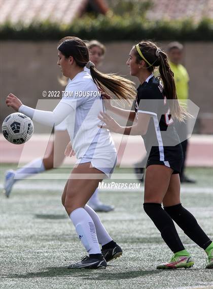 Thumbnail 3 in Bishop Amat vs. Etiwanda photogallery.