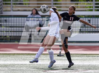 Thumbnail 3 in Bishop Amat vs. Etiwanda photogallery.
