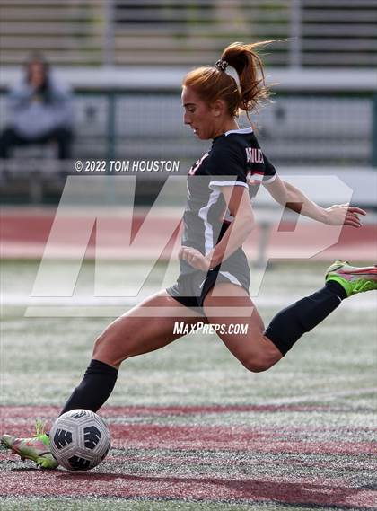 Thumbnail 3 in Bishop Amat vs. Etiwanda photogallery.