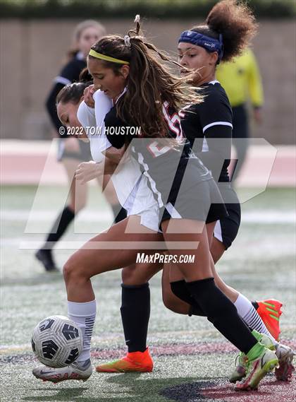 Thumbnail 2 in Bishop Amat vs. Etiwanda photogallery.