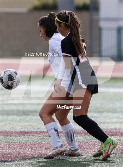 Thumbnail 3 in Bishop Amat vs. Etiwanda photogallery.